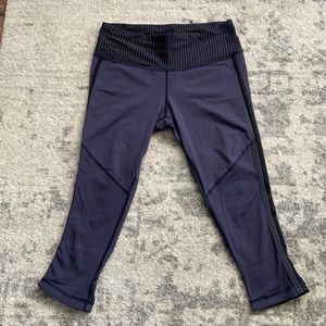 Lulu lemon size 6 cropped dark purple leggings
